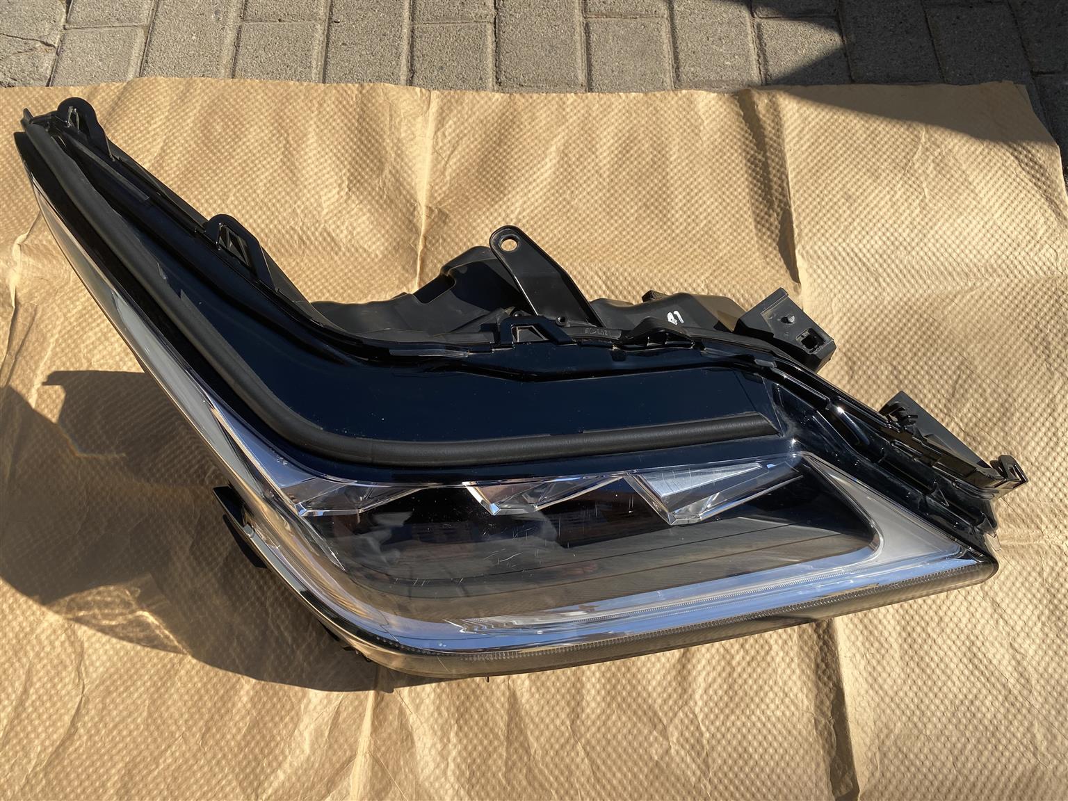 2022 LEXUS LX570 FULL LED HEADLIGHT RIGHT SIDE FOR SALE. IN PRISTINE CONDITION