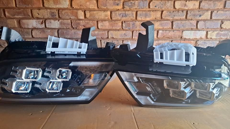 2023 - 2024 NISSAN NAVARA XENON HEAD LIGHT'S - Private Seller 2023 - 2024 NISSAN NAVARA XENON HEAD LIGHT'S - Private Seller