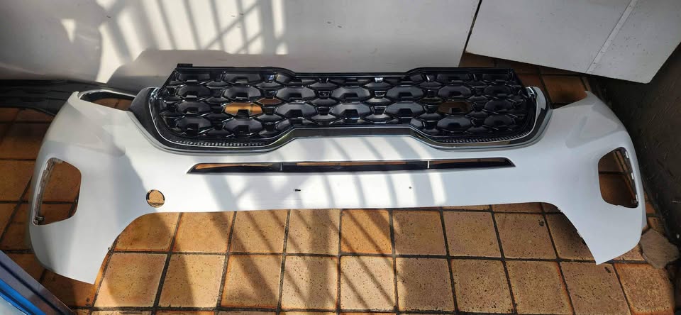 Kia Sonet front bumper and grill super clean - Private Seller