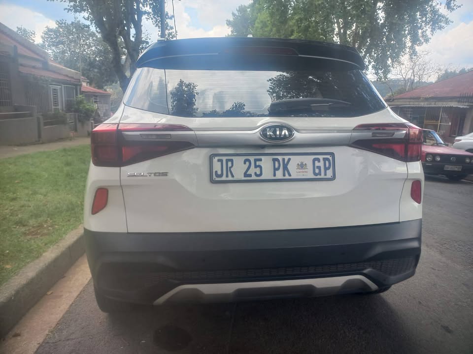 2020 Kia Seltos 2.0 Petrol, Automatic transmission, White Color, Mileage 74000kms