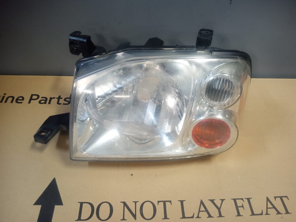 2010-2018 NISSAN NP300 LEFT SIDE HEADLIGHT FOR SALE - Private Seller 2010-2018 NISSAN NP300 LEFT SIDE HEADLIGHT FOR SALE - Private Seller