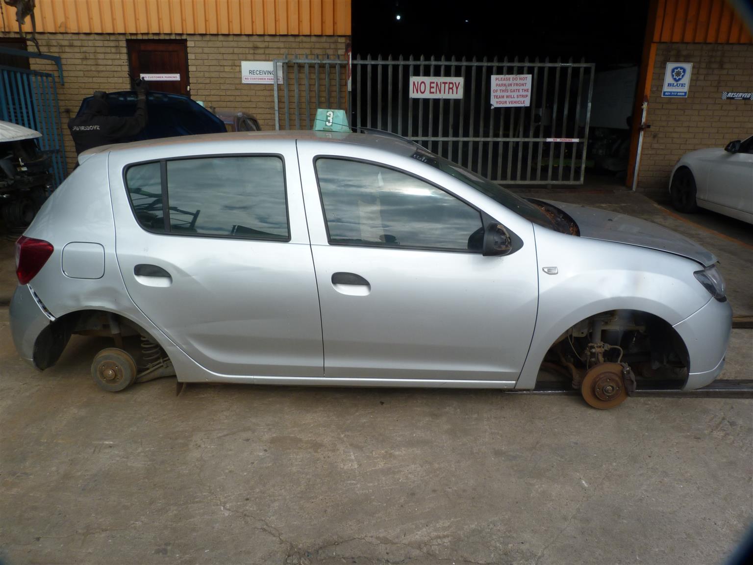 Renault Sandero 900T Manual - 2015 - Private Seller Renault Sandero 900T Manual - 2015 - Private Seller