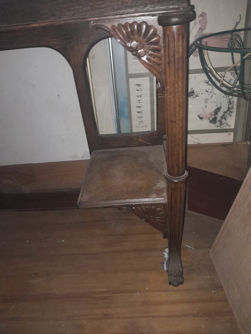 Various vintage antique, vintage, and art deco pieces.
