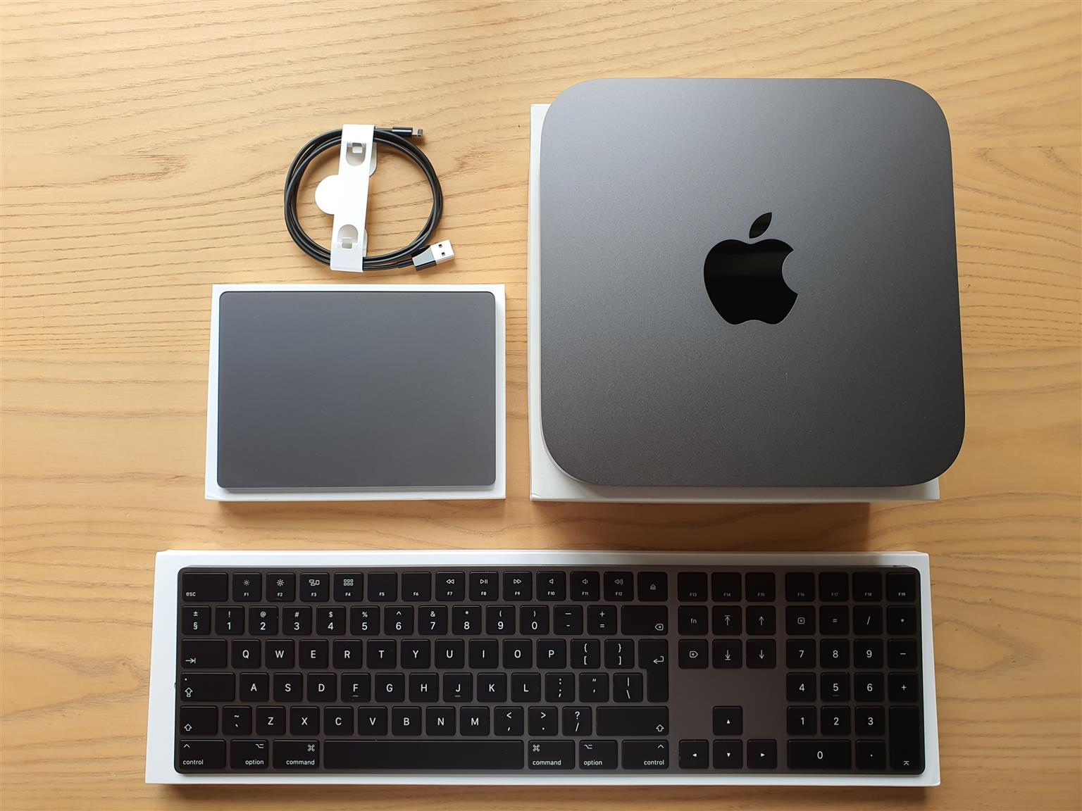 apple magic keyboard with trackpad