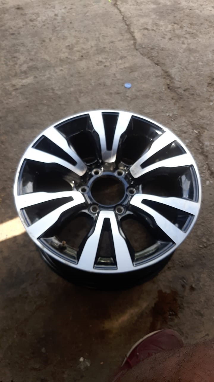 18 inch Isuzu X-Rider original mag to use for spare wheel - Private Seller