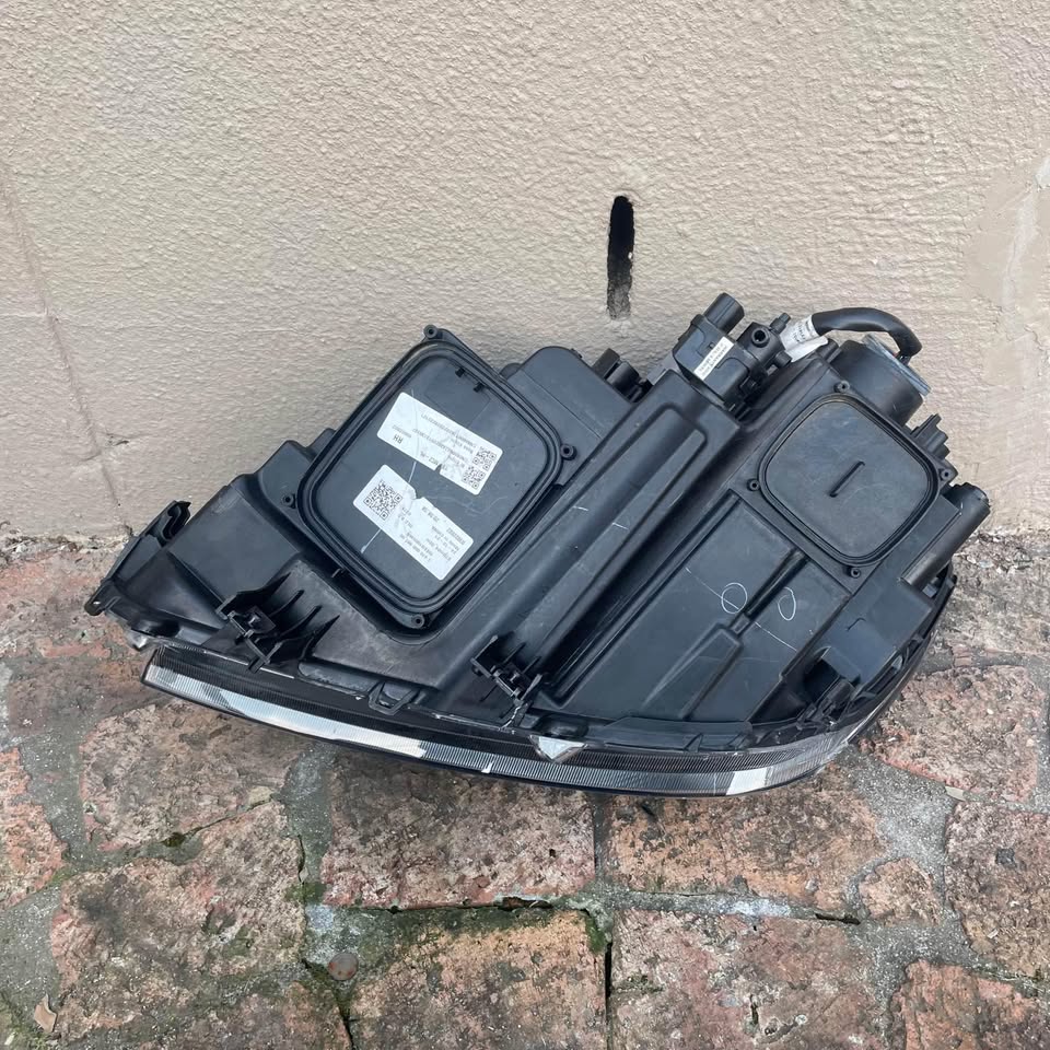 Suzuki Vitara Brezza 1st Gen Headlight - Private Seller