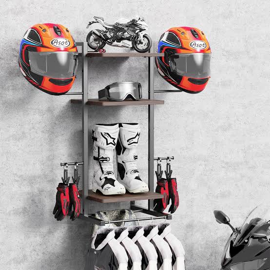 STATION YOUR HELMET, WHEN OFF THE RIDE