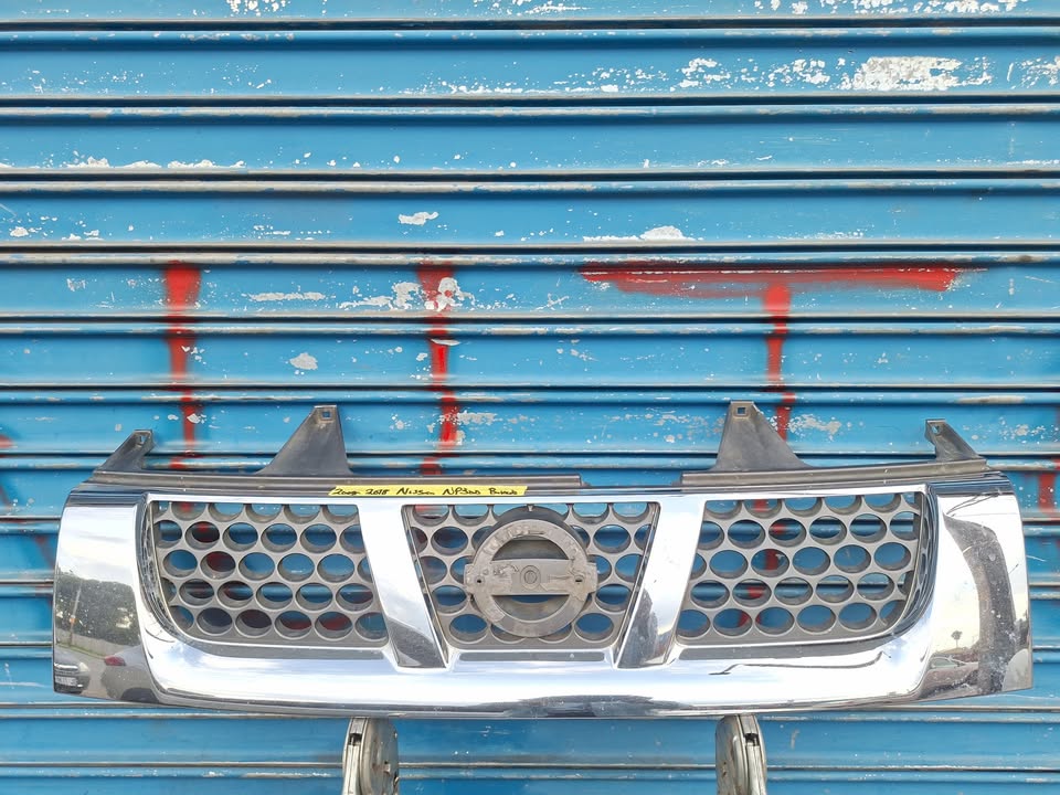 Nissan Np300 Bakkie Front Top Grille (2009 - 2018) - Private Seller Nissan Np300 Bakkie Front Top Grille (2009 - 2018) - Private Seller