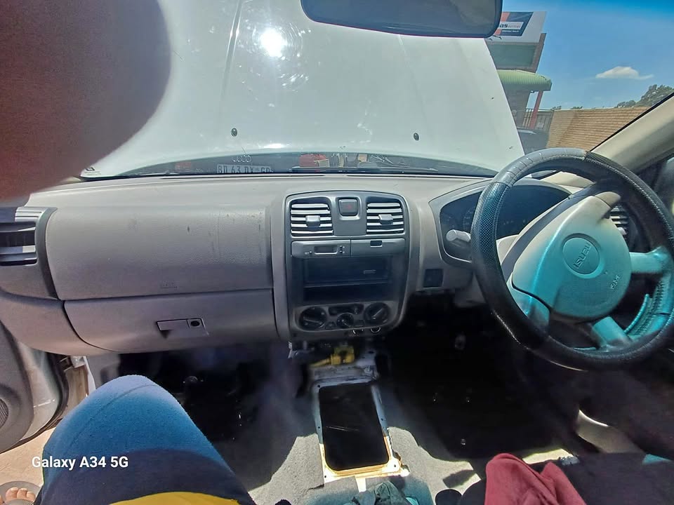 Isuzu dashboard - Private Seller