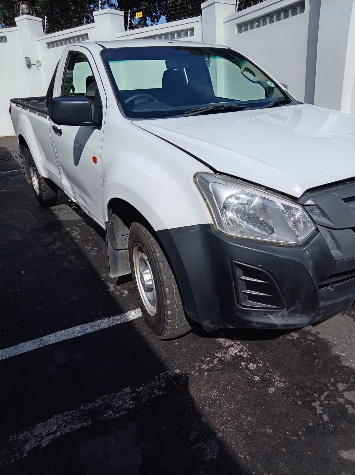 Used 2021 Isuzu D-Max 250 Fleetside chassis cab - Private Seller Used 2021 Isuzu D-Max 250 Fleetside chassis cab - Private Seller