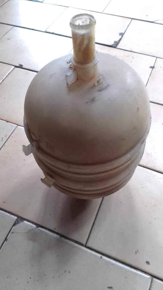 Peugeot 206 water bottle - Private Seller Peugeot 206 water bottle - Private Seller
