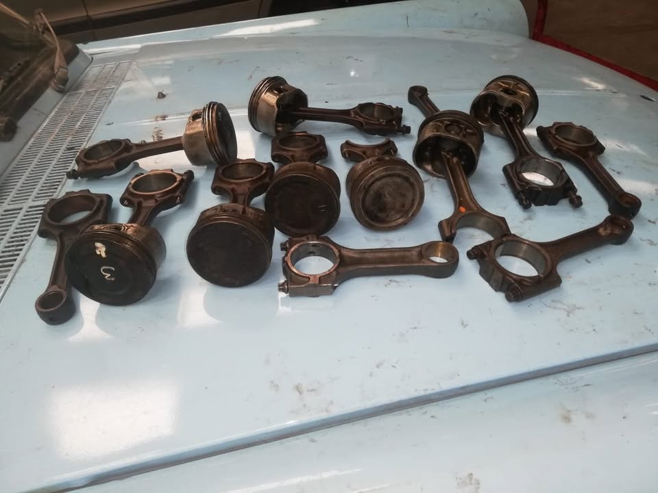VOLVO PISTONS + CONRODS FOR SALE - Private Seller VOLVO PISTONS + CONRODS FOR SALE - Private Seller