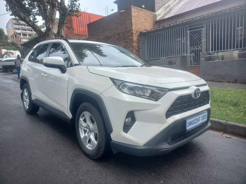 Toyota Rav4 2020 Model, 2.0 petrol, Automatic, white color, Mileage 140000kms, Service boo