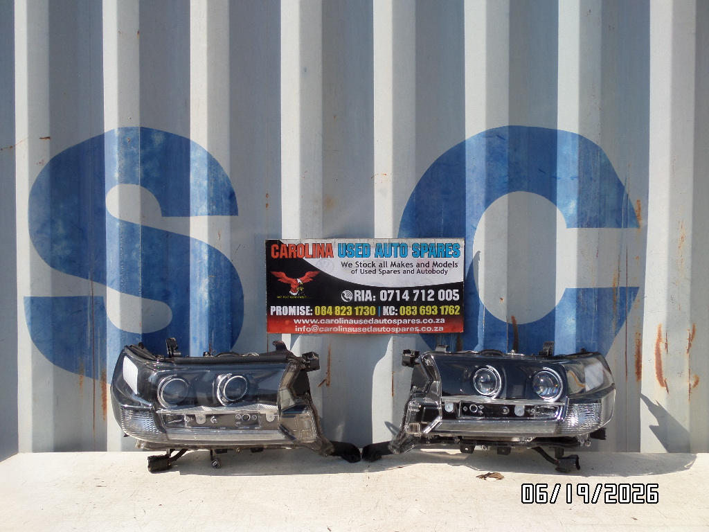 Toyota Land Cruiser L200 series (shadow/black) left and right LED headlight - Private Seller Toyota Land Cruiser L200 series (shadow/black) left and right LED headlight - Private Seller