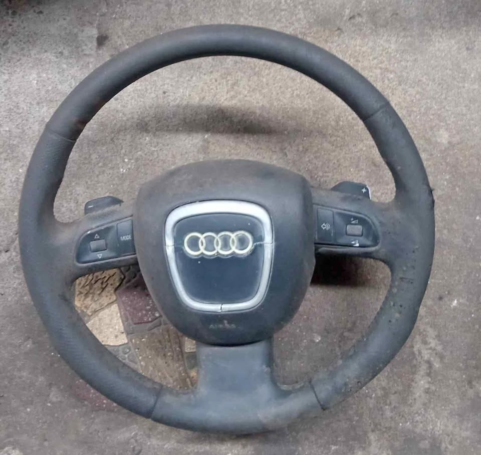 Audi A4 B8 1.8t steering wheel - Private Seller Audi A4 B8 1.8t steering wheel - Private Seller