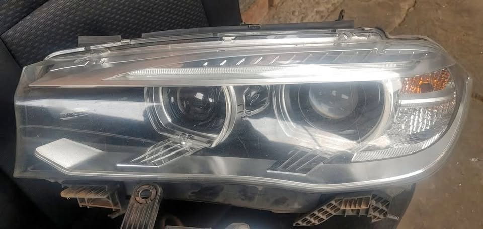 BMW X6 M50d RIGHT HEADLIGHT - Private Seller BMW X6 M50d RIGHT HEADLIGHT - Private Seller