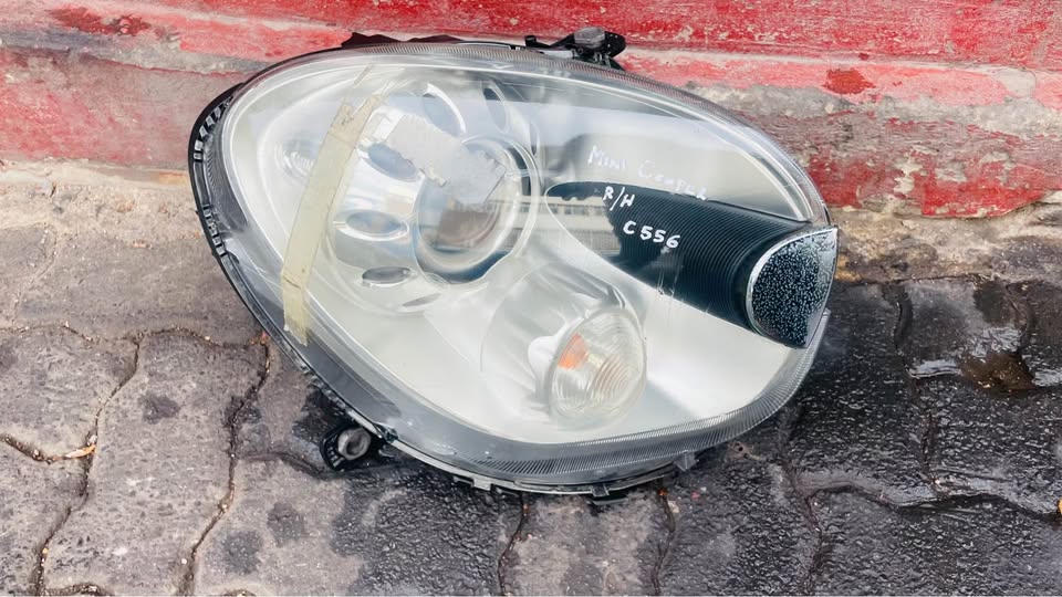 Mini Cooper Countryman R60 headlight - Private Seller Mini Cooper Countryman R60 headlight - Private Seller
