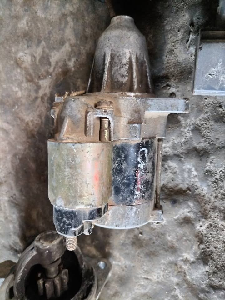 Daihatsu charade starter Call or WhatsApp me - Private Seller