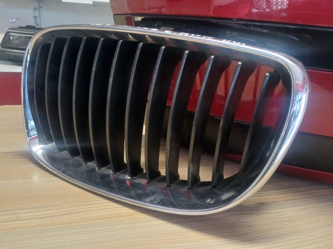2011  LEFT FRONT MAIN GRILLS FOR SALE SUPER CLEAN  BMW E90 3SERIES - Private Seller