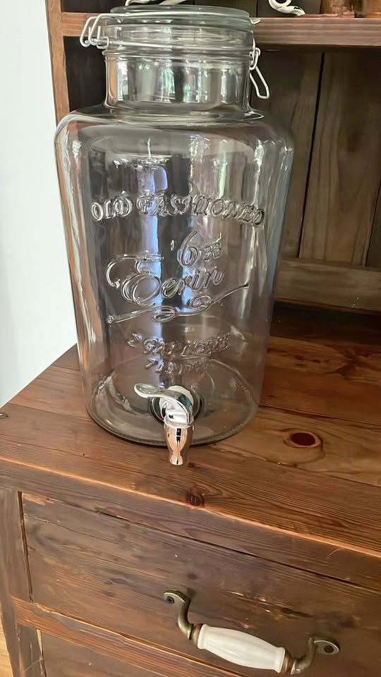Vintage-Style Glass Drink Dispenser – (7.5L) – Klein Brak Rivier