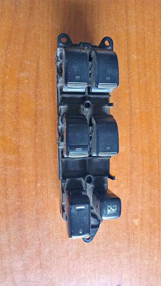 2005 Toyota Prado 120 series main window switch for sale WhatsApp or cell - Private Seller 2005 Toyota Prado 120 series main window switch for sale WhatsApp or cell - Private Seller