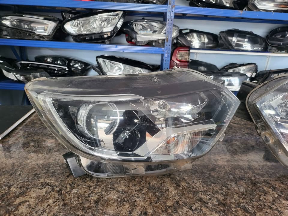 Renault triber left and right headlight for sale - Private Seller Renault triber left and right headlight for sale - Private Seller