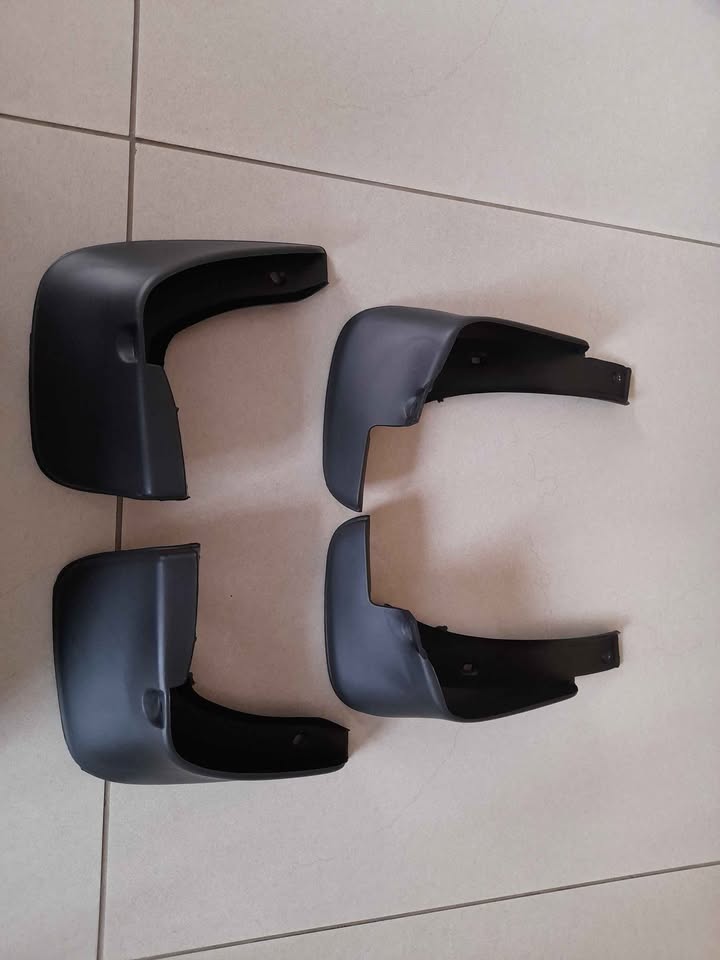 TOYOTA COROLLA 2003/06 BRAND NEW MUDFLAPS SET FORSALE - Private Seller