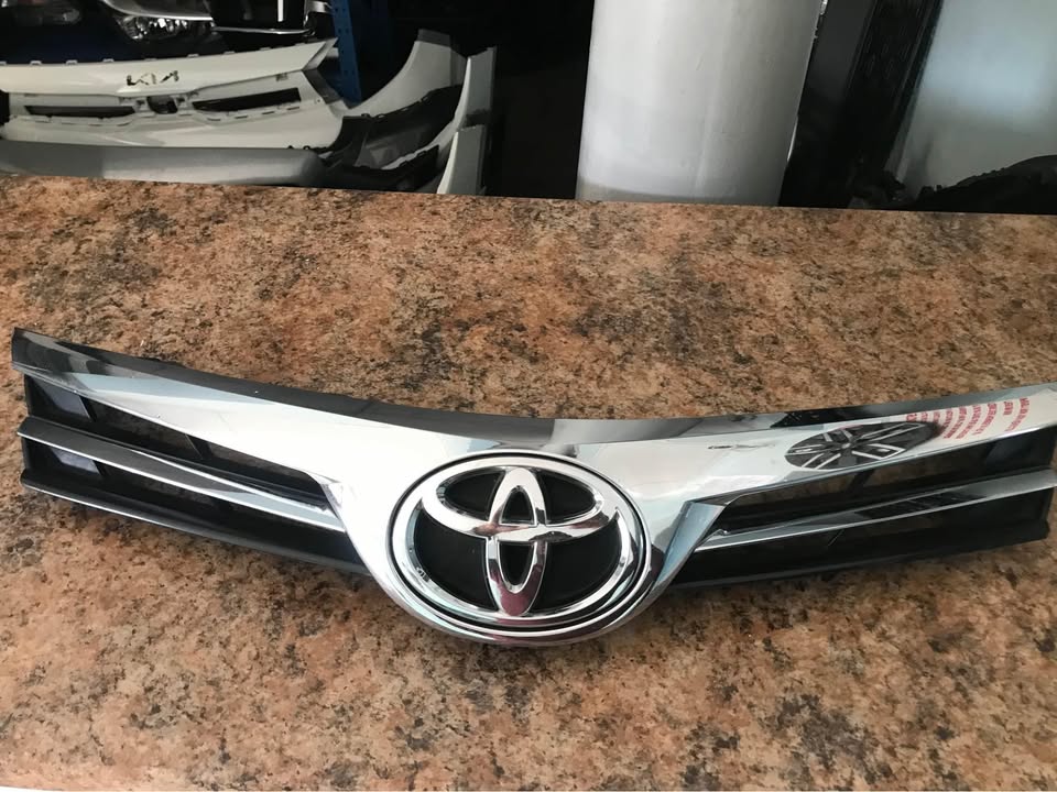 2019 Toyota Corolla prestige main grill for sale. - Private Seller