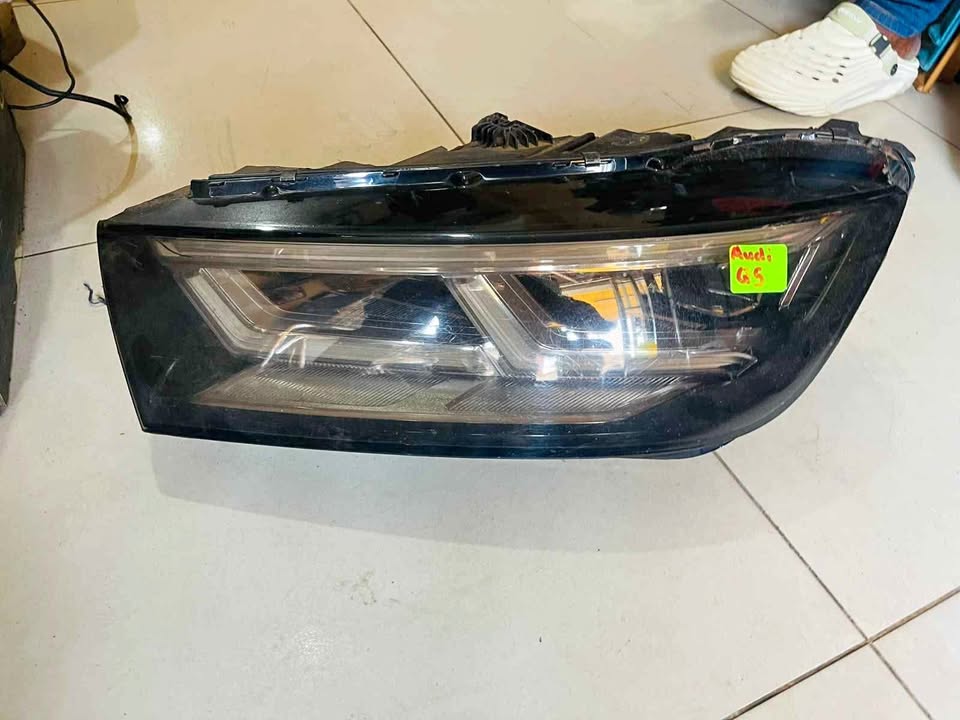 AUDI Q5 HEADLIGHT LEFT SIDE 2020-2024 MODEL - Private Seller AUDI Q5 HEADLIGHT LEFT SIDE 2020-2024 MODEL - Private Seller