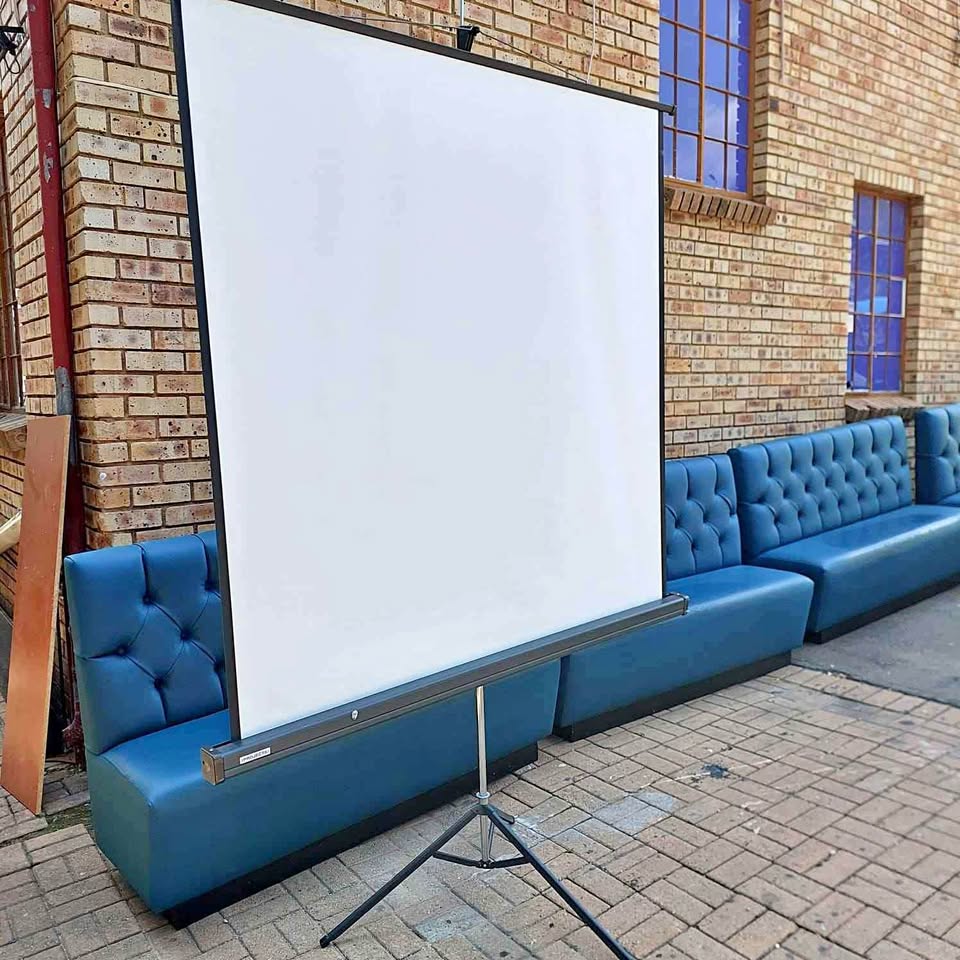 Projector screen