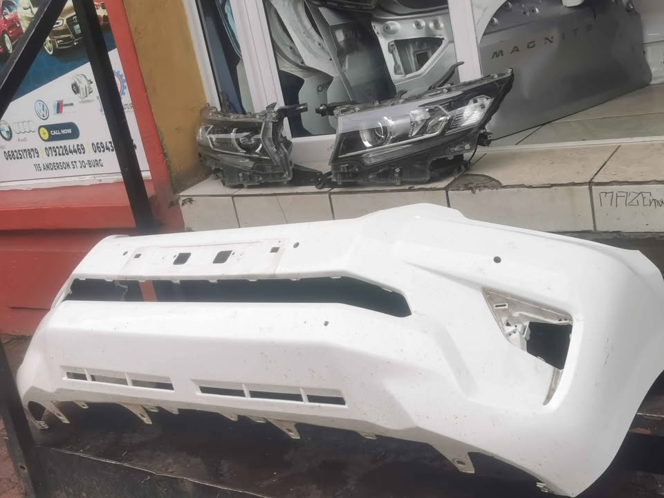 Toyota land cruiser Prado headlights and bumper 2019 - Private Seller Toyota land cruiser Prado headlights and bumper 2019 - Private Seller