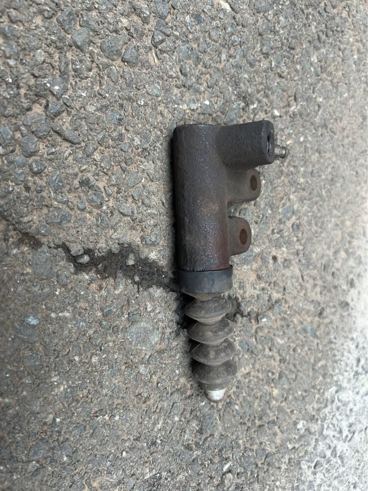 Mazda 626 Clutch Slave Cylinder Available Call or WhatsApp - Private Seller Mazda 626 Clutch Slave Cylinder Available Call or WhatsApp - Private Seller