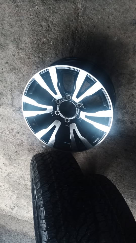 18" Isuzu X-Rider original ma to use - Private Seller 18" Isuzu X-Rider original ma to use - Private Seller