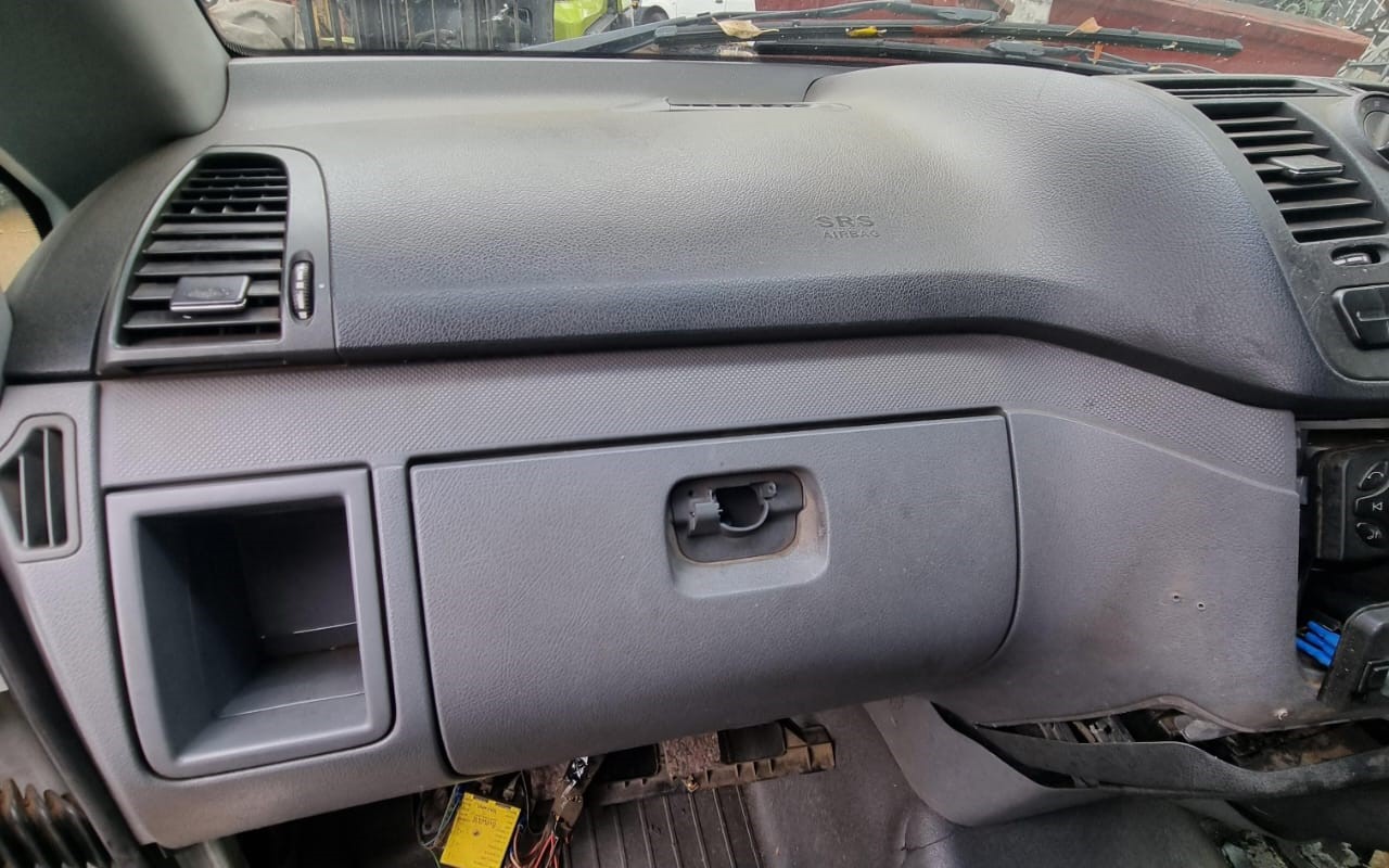 Dashboard and Cubbyhole for Mercedes Vito W639 - Private Seller Dashboard and Cubbyhole for Mercedes Vito W639 - Private Seller
