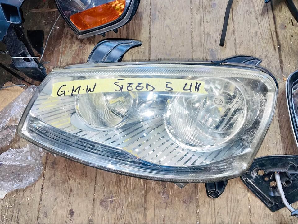 GWM STEED 5 headlight - Private Seller GWM STEED 5 headlight - Private Seller