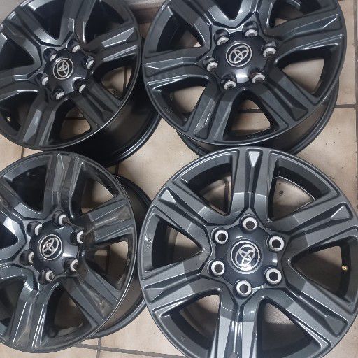 17inch toyota rims with center caps