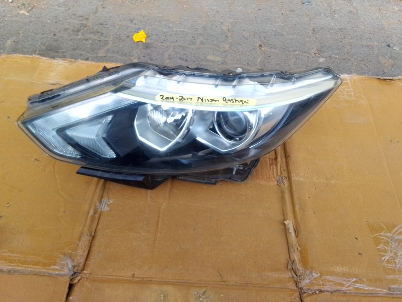 ( 2014-2017) NISSAN QAISHQAI LHS PROJECTOR XENON HEADLIGHT FOR SALE - Private Seller