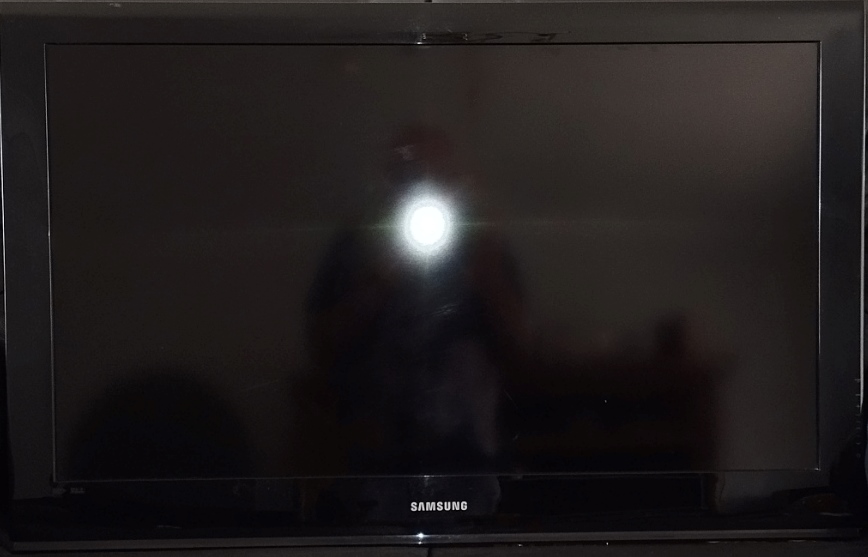 Samsung LA40B530P7R LCD TV for spares or repairs only!