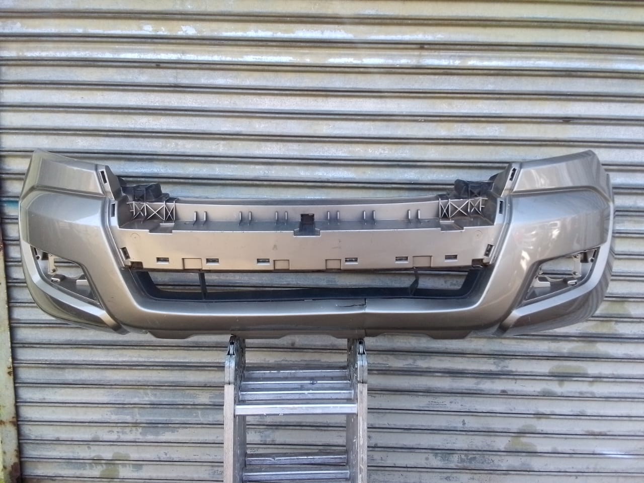 (2016-2018) FORD RANGER T7 FRONT BUMPER FOR SALE - Private Seller (2016-2018) FORD RANGER T7 FRONT BUMPER FOR SALE - Private Seller