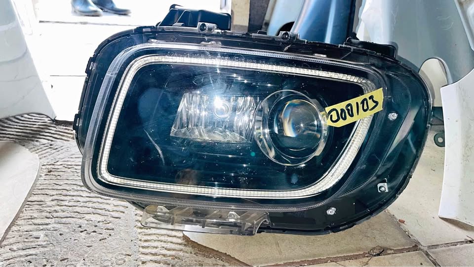 Hyundai Venue LED headlight - Private Seller Hyundai Venue LED headlight - Private Seller