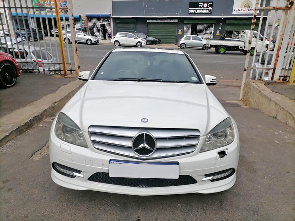 2011 Mercedes Benz C200 CGI AMG Automatic and leather seat Sunroof