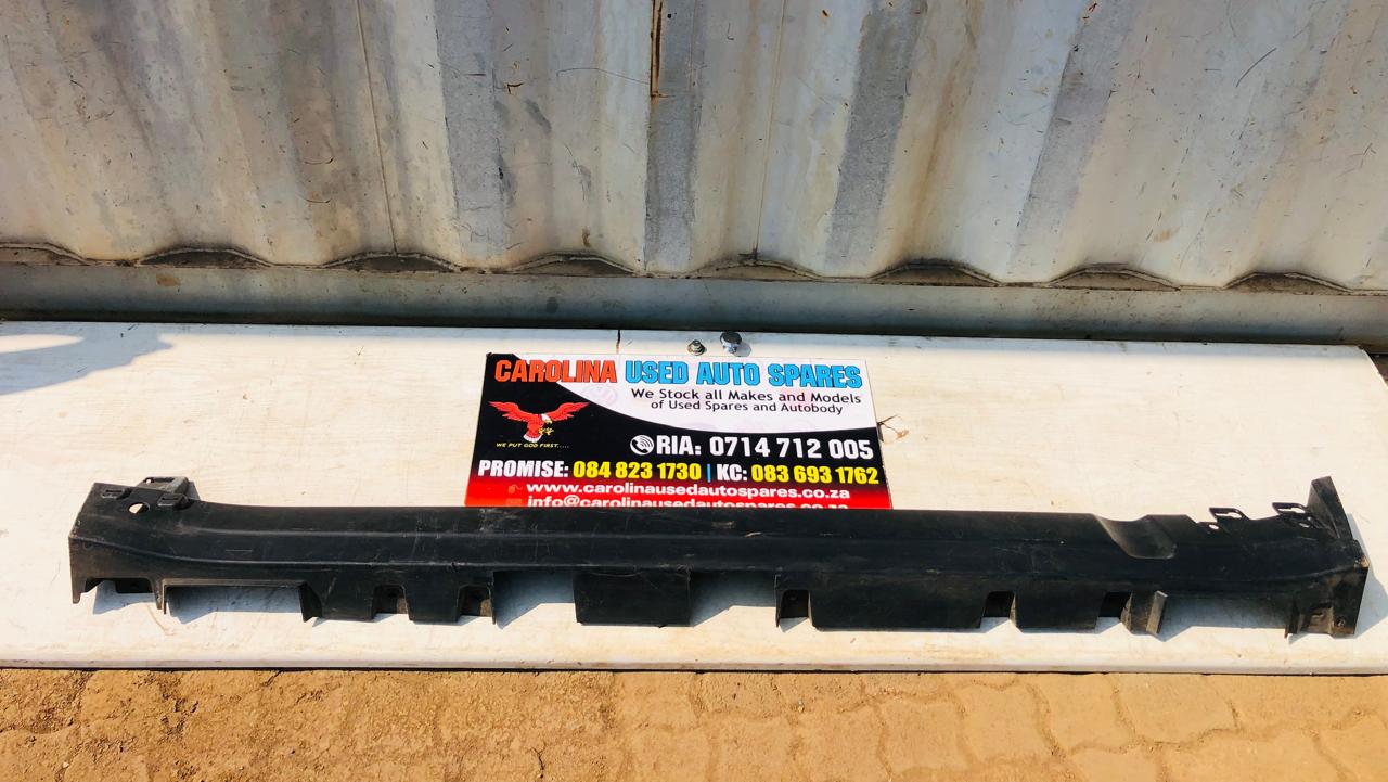 Range Rover Defender L663 left side skirt (2020) - Private Seller