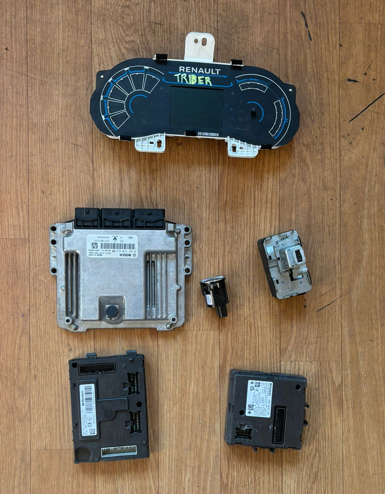 Renault Triber Auto Ecu Set For Sale - Private Seller Renault Triber Auto Ecu Set For Sale - Private Seller