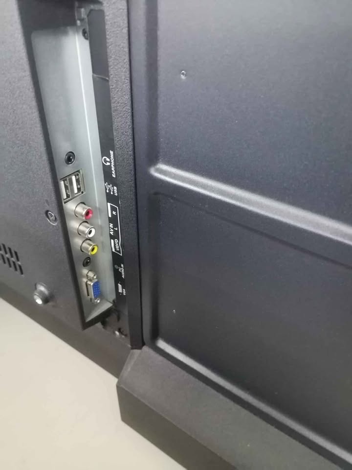 LEXUCO 43" NON SMART TV