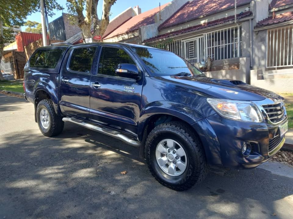 2005 TOYOTA HILUX DOUBLE CAB WITH CANOPY, ENGINE 3.0-D4D DIESEL, MANUAL