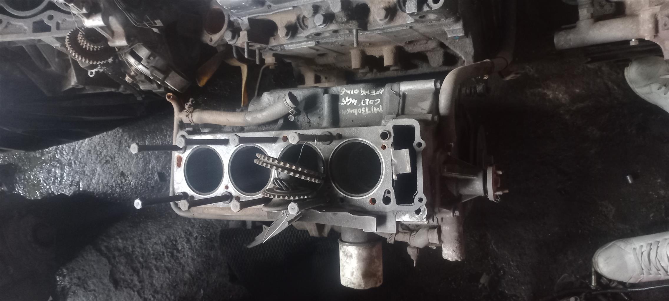 Mitsubishi engine (4G52 engine code) stripping