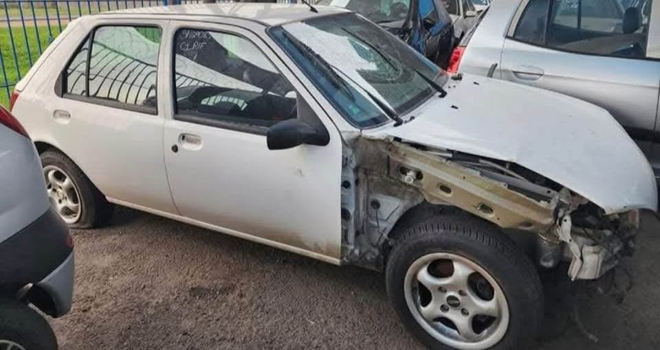 Ford Fiesta flair STRIPPING FOR SPARES Call or whatsapp  or