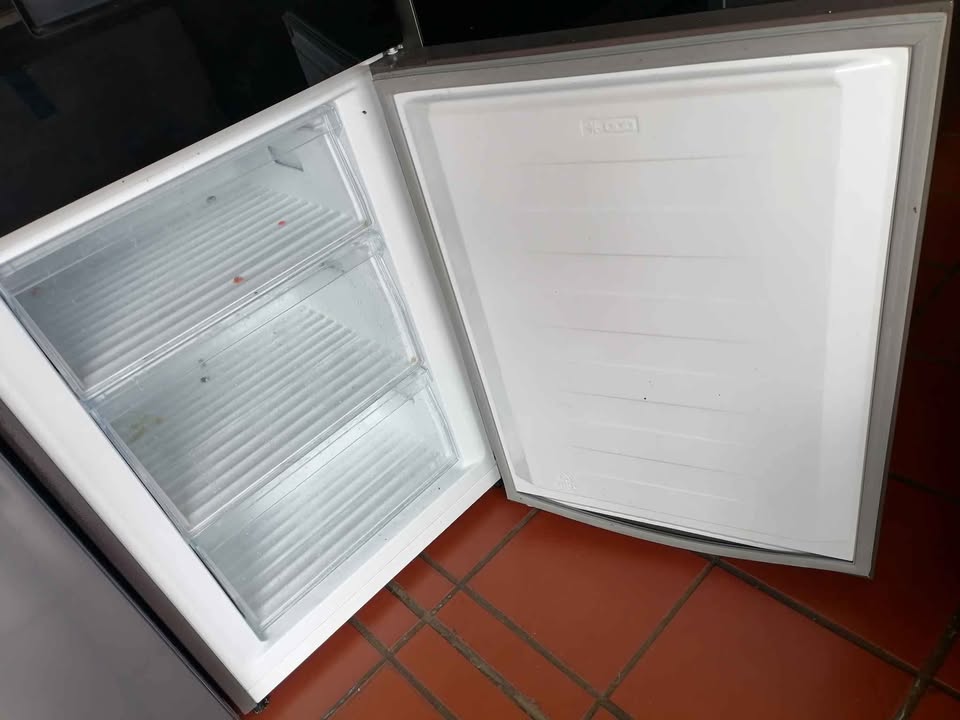 HISENSE 305L BOTTOM FREEZER FRIDGE WITH WATER DISPENSER | Junk Mail ...