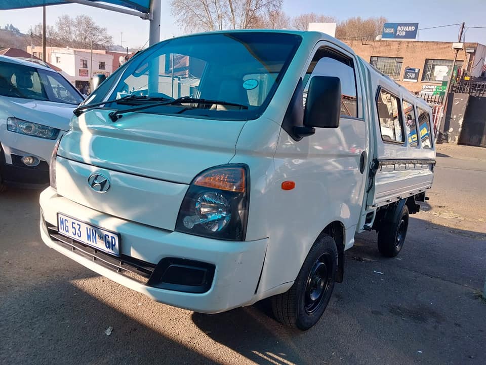 2017 HYUNDAI H100 2.6 115 000KM WHITE COLOR MANUEL DIESEL