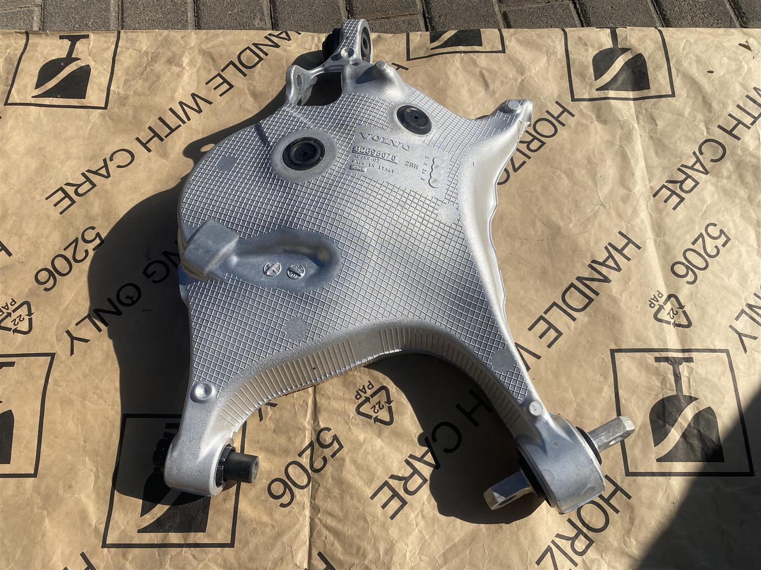 2024 VOLVO XC60 RIGHT REAR LOWER CONTROL ARM FOR SALE. BRAND NEW